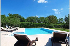 Peaceful Villa Fioretta with relaxing pool, Kakma